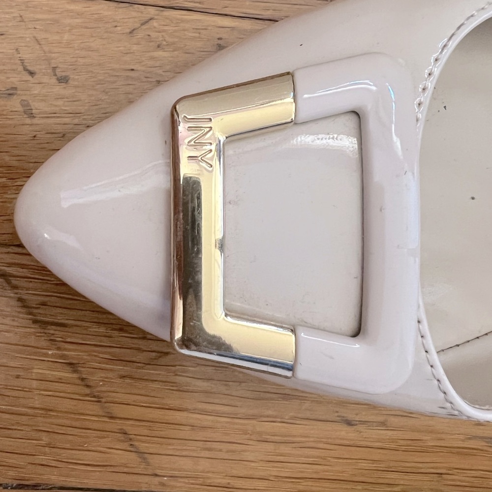 Beige pointed toe flats